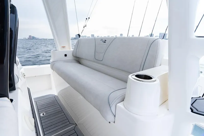 Slide: The Image of SeaVee 450z 2024 - 9