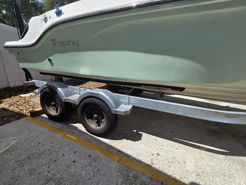 Slide: The Image of 2022 Bayliner Trophy T20CC boat on trailer, side view. - 11
