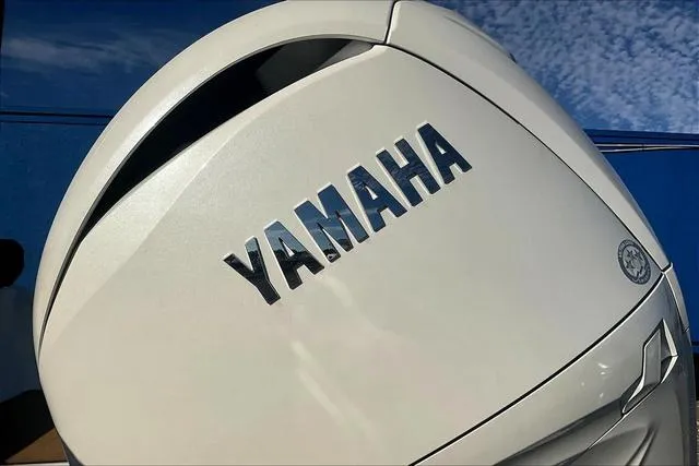 Slide: The Image of Hurricane SunDeck 2050 OB 2025 - 25