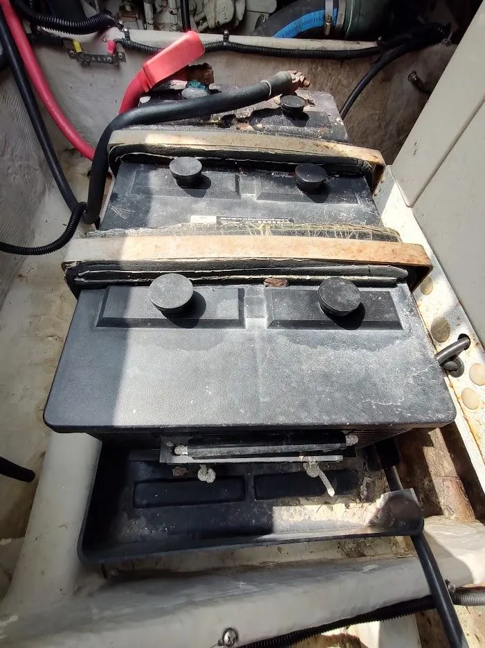 Slide: The Image of Wellcraft 330 Coastal 1997 - 100