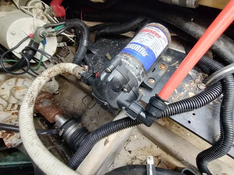 Slide: The Image of Wellcraft 330 Coastal 1997 - 104