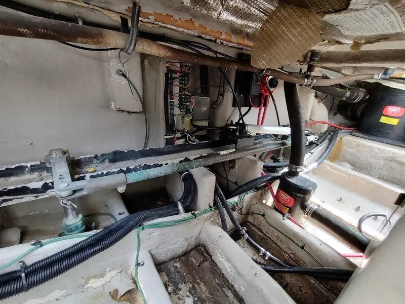 Slide: The Image of Wellcraft 330 Coastal 1997 - 106