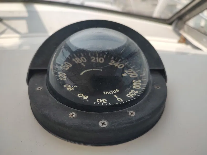 Slide: The Image of Wellcraft 330 Coastal 1997 - 20