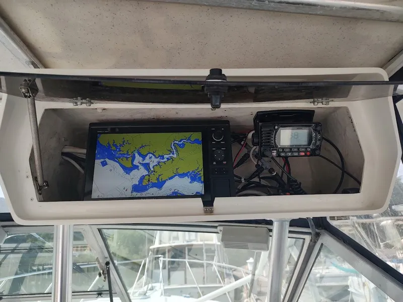 Slide: The Image of Wellcraft 330 Coastal 1997 - 21