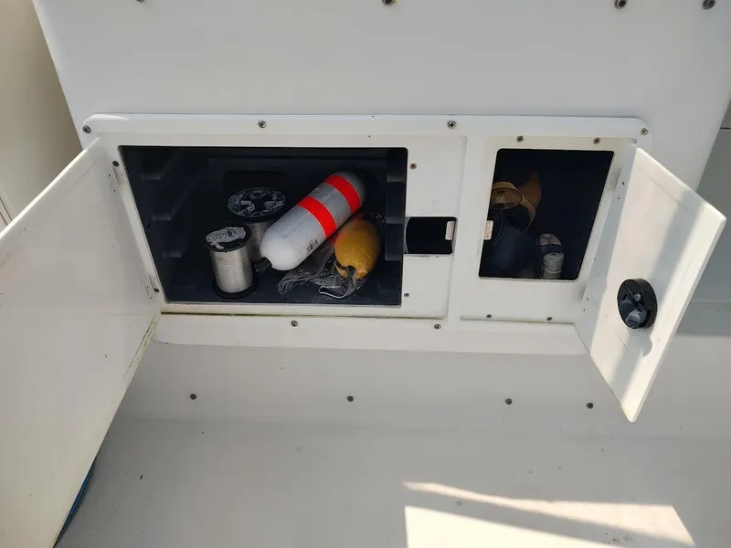 Slide: The Image of Wellcraft 330 Coastal 1997 - 30