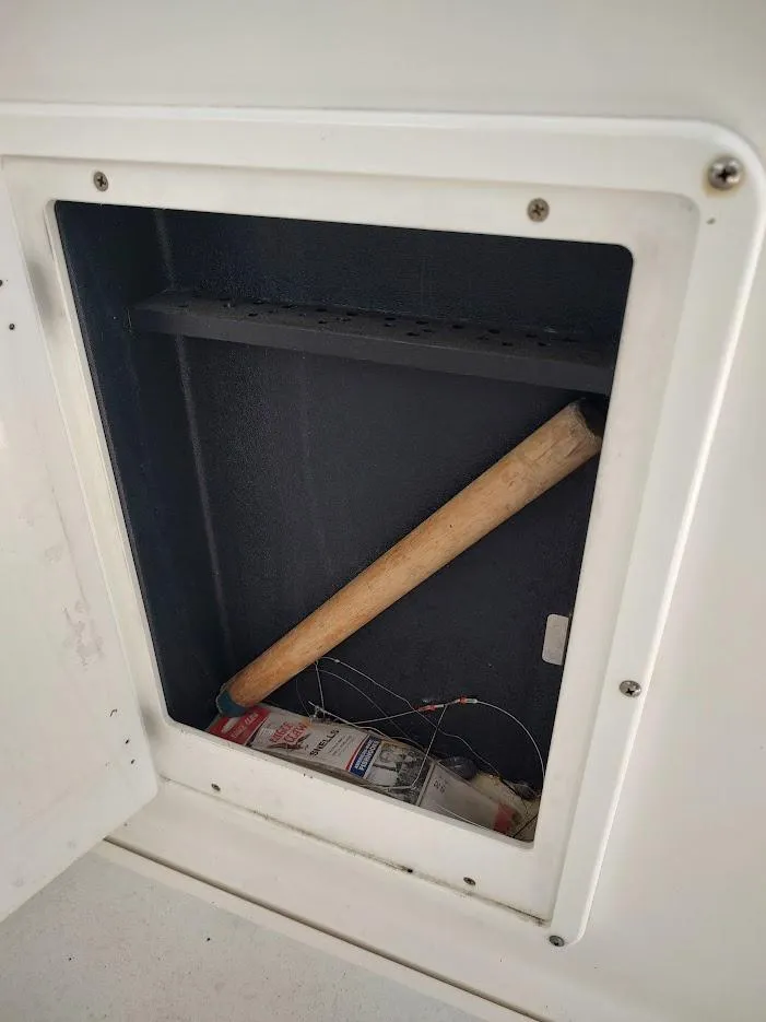 Slide: The Image of Wellcraft 330 Coastal 1997 - 31