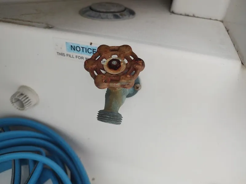 Slide: The Image of Wellcraft 330 Coastal 1997 - 35