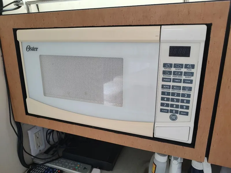 Slide: The Image of Wellcraft 330 Coastal 1997 - 60