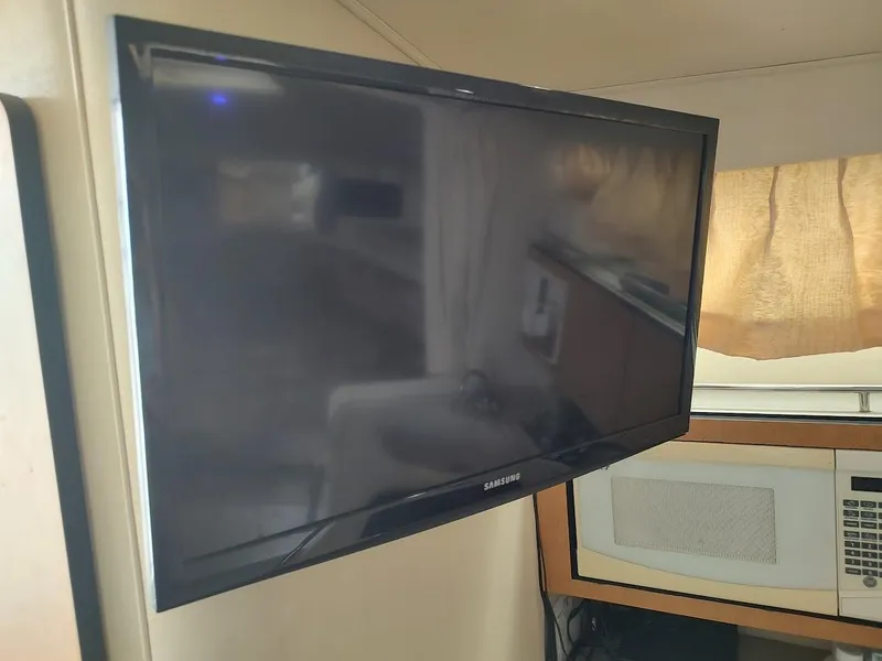 Slide: The Image of Wellcraft 330 Coastal 1997 - 67