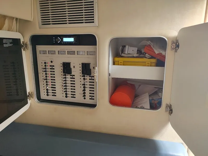 Slide: The Image of Wellcraft 330 Coastal 1997 - 68