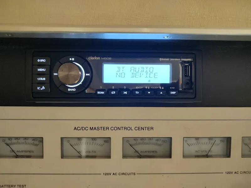 Slide: The Image of Wellcraft 330 Coastal 1997 - 70