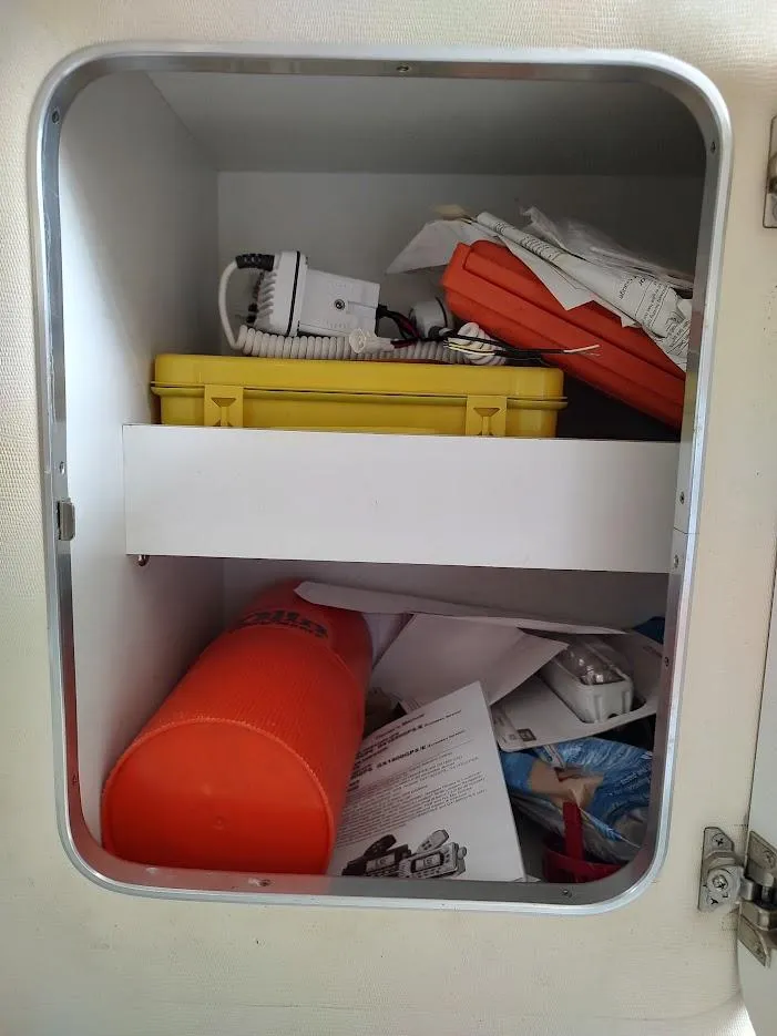 Slide: The Image of Wellcraft 330 Coastal 1997 - 71