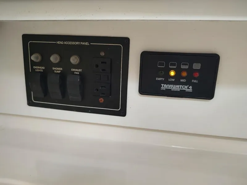 Slide: The Image of Wellcraft 330 Coastal 1997 - 78