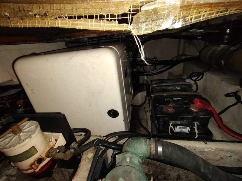 Slide: The Image of Wellcraft 330 Coastal 1997 - 94