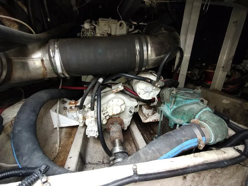 Slide: The Image of Wellcraft 330 Coastal 1997 - 98