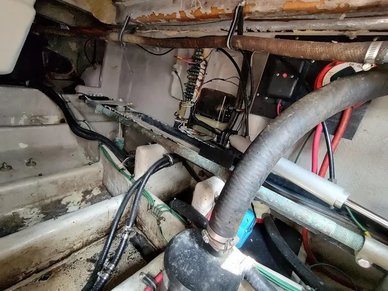 Slide: The Image of Wellcraft 330 Coastal 1997 - 99