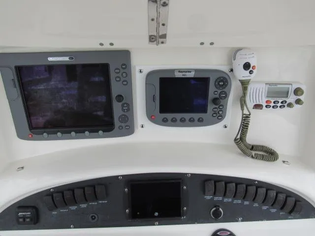 Slide: The Image of Boston Whaler 32 Outrage Cuddy 2006 - 16