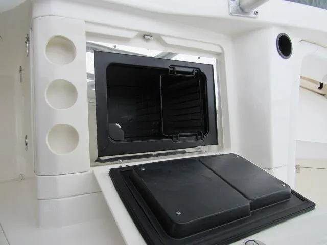 Slide: The Image of Boston Whaler 32 Outrage Cuddy 2006 - 17