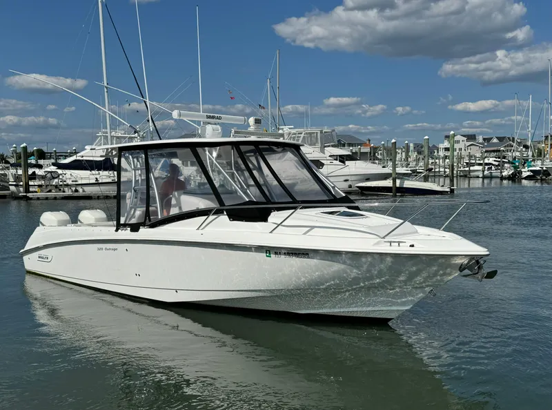 Slide: The Image of Boston Whaler 32 Outrage Cuddy 2006 - 4