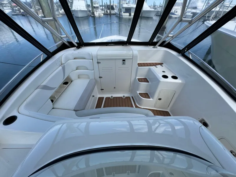 Slide: The Image of Boston Whaler 32 Outrage Cuddy 2006 - 6