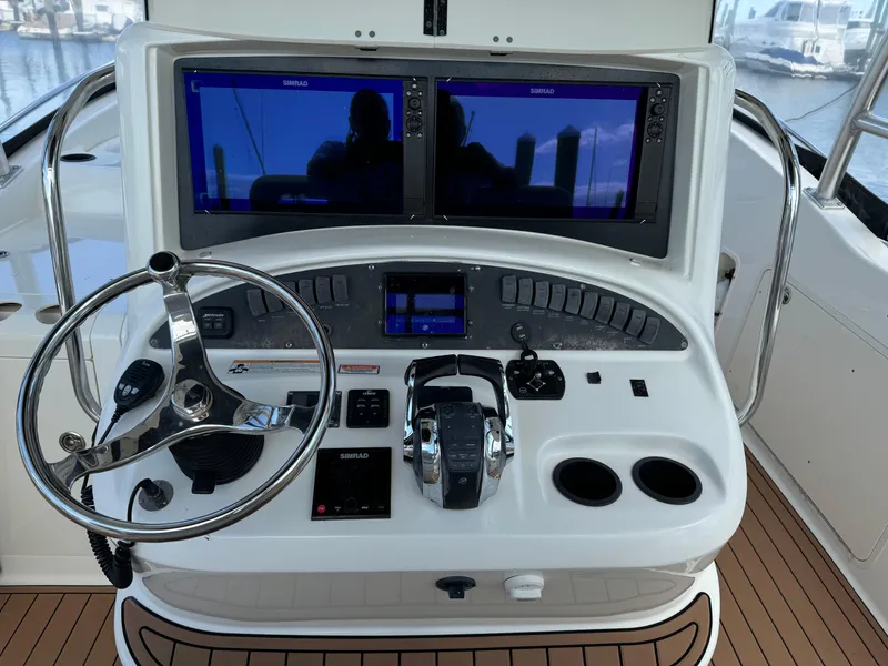 Slide: The Image of Boston Whaler 32 Outrage Cuddy 2006 - 8
