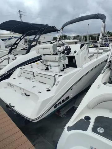 Slide: The Image of Yamaha 190 FSH Deluxe 2022 - 3