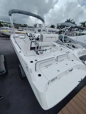 Slide: The Image of Yamaha 190 FSH Deluxe 2022 - 9