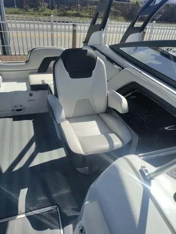 Slide: The Image of 2019 Yamaha Boats 242 Limited S E-Series interior with captain's chair. - 23