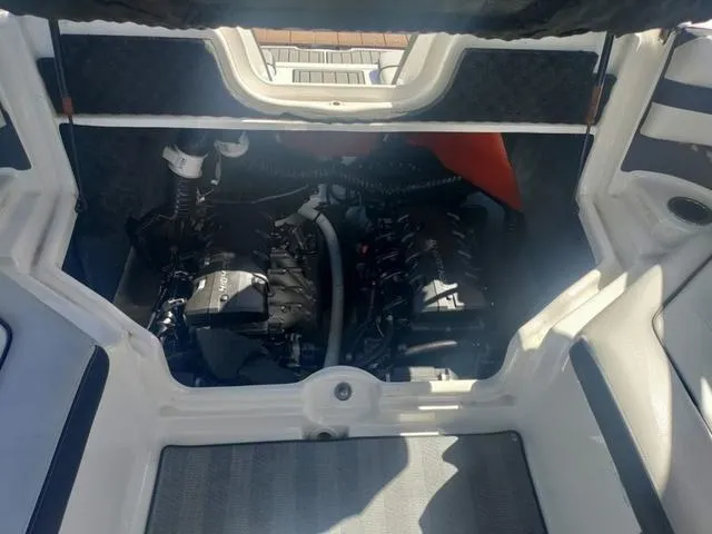 Slide: The Image of Engine compartment of 2019 Yamaha Boats 242 Limited S E-Series. - 28
