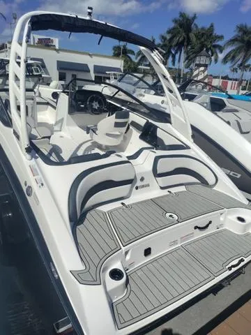Slide: The Image of 2019 Yamaha Boats 242 Limited S E-Series, sleek design, docked under clear skies. - 29