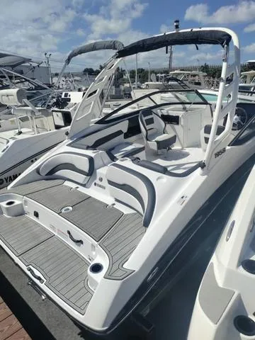 Slide: The Image of 2019 Yamaha Boats 242 Limited S E-Series, sleek design, docked under blue sky. - 31