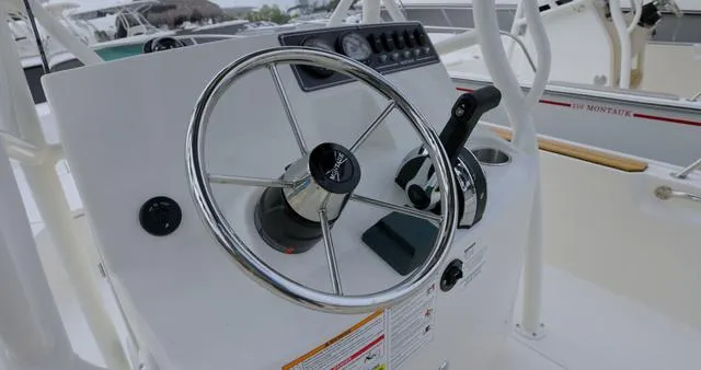 Slide: The Image of Boston Whaler 190 Montauk 2026 - 12