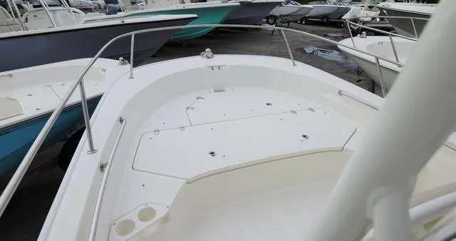 Slide: The Image of Boston Whaler 190 Montauk 2026 - 15