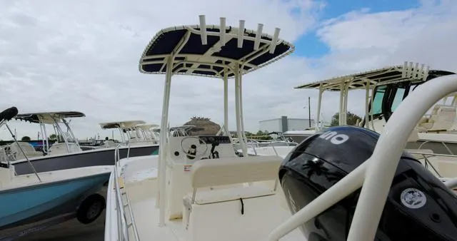 Slide: The Image of Boston Whaler 190 Montauk 2026 - 4