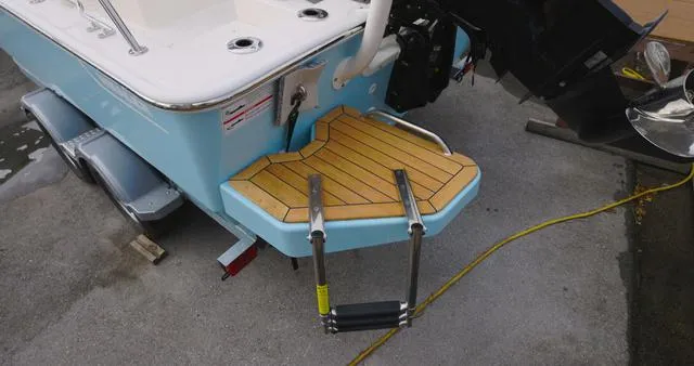 Slide: The Image of Boston Whaler 190 Montauk 2026 - 6