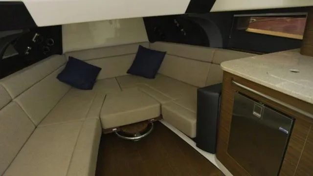 Slide: The Image of Boston Whaler 420 Outrage 2026 - 11
