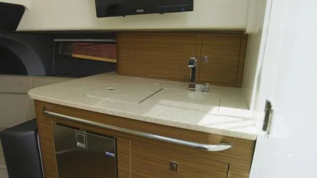 Slide: The Image of Boston Whaler 420 Outrage 2026 - 12