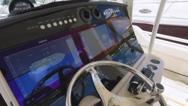 Slide: The Image of Boston Whaler 420 Outrage 2026 - 16