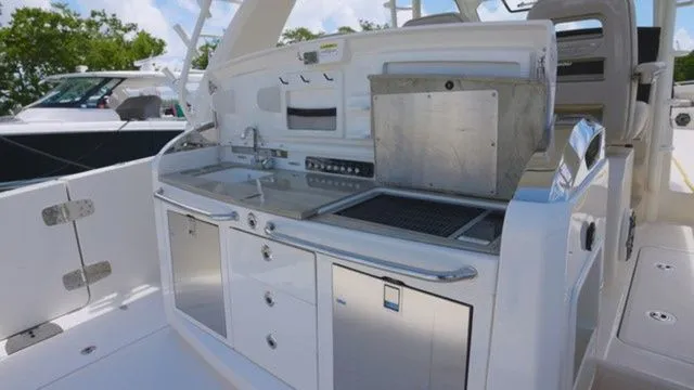 Slide: The Image of Boston Whaler 420 Outrage 2026 - 22