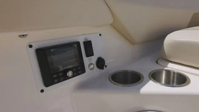 Slide: The Image of Boston Whaler 420 Outrage 2026 - 8