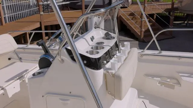 Slide: The Image of Boston Whaler 170 Montauk 2024 - 12