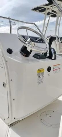 Slide: The Image of Boston Whaler 170 Montauk 2024 - 14