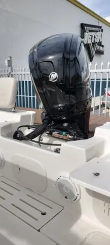 Slide: The Image of Boston Whaler 170 Montauk 2024 - 18