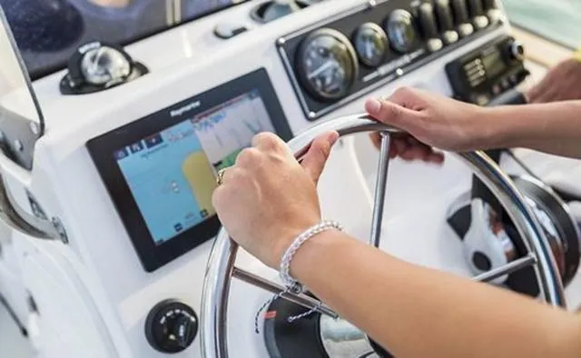 Slide: The Image of Boston Whaler 170 Montauk 2024 - 27