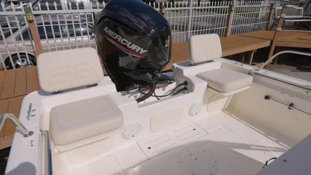 Slide: The Image of Boston Whaler 170 Montauk 2024 - 6