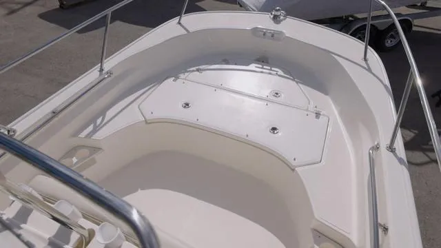Slide: The Image of Boston Whaler 170 Montauk 2024 - 8