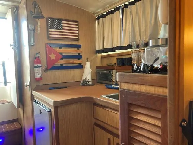 Slide: The Image of Bertram 28 SPORT FISH FLYBRIDGE 1987 - 5