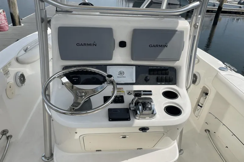 Slide: The Image of Boston Whaler 240 Outrage 2008 - 14