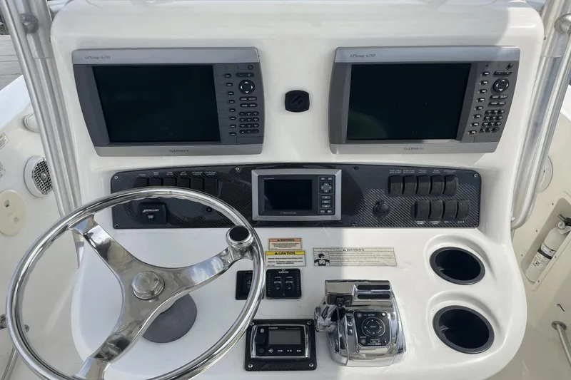 Slide: The Image of Boston Whaler 240 Outrage 2008 - 15