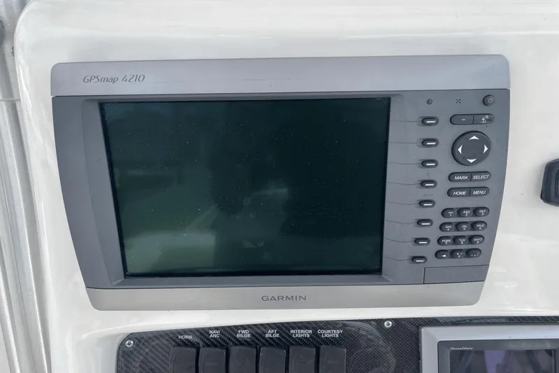 Slide: The Image of Boston Whaler 240 Outrage 2008 - 16